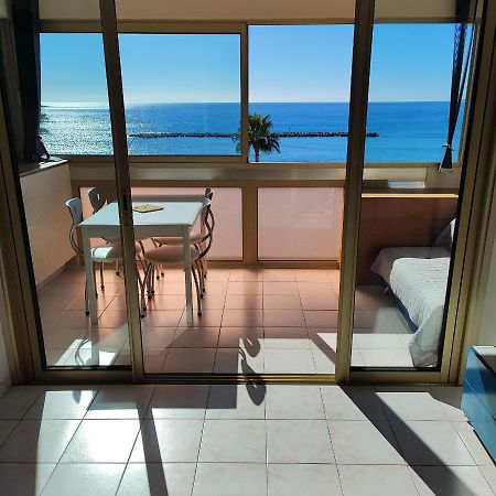 Grand Studio Bord De Mer- Acces Direct Aux Plages Сен-Лоран-дю-Вар Екстериор снимка